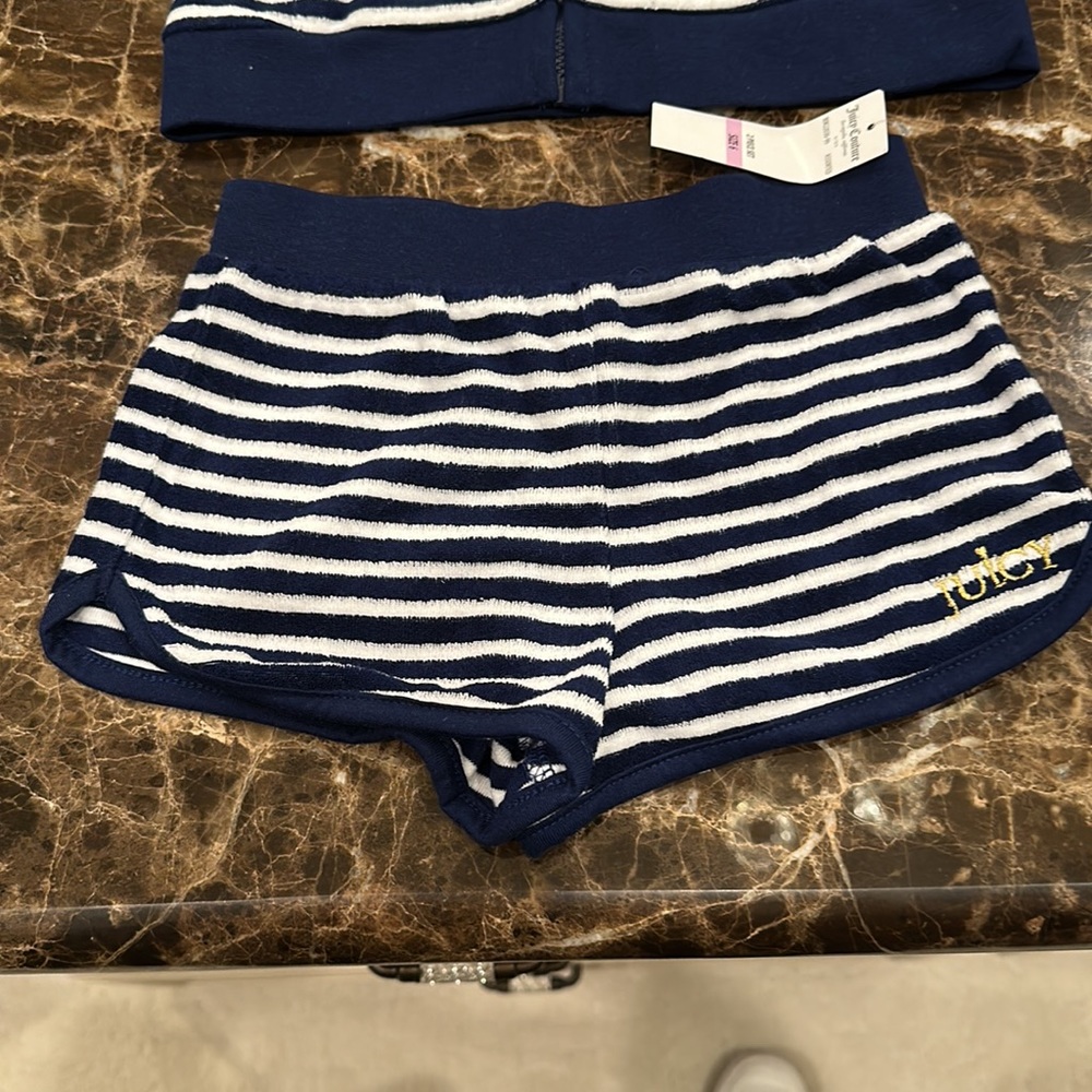 JUICY COUTURE ZIP UP SHIRT AND SHORTS IN SIZE 6 NWT - Picture 3 of 7